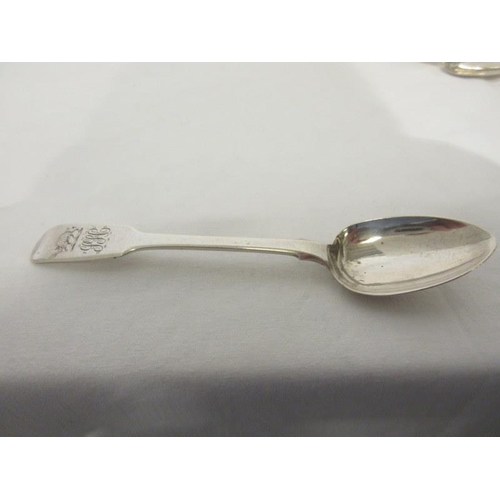 165 - A set of 10 Irish silver rat tail teaspoons by Thomas Meade, Dublin 1834, 8 troy ozs.