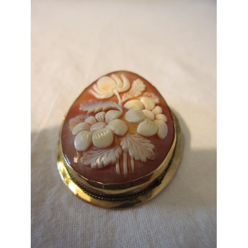 191 - Gold cased cameo style brooch with raised flower decoration.