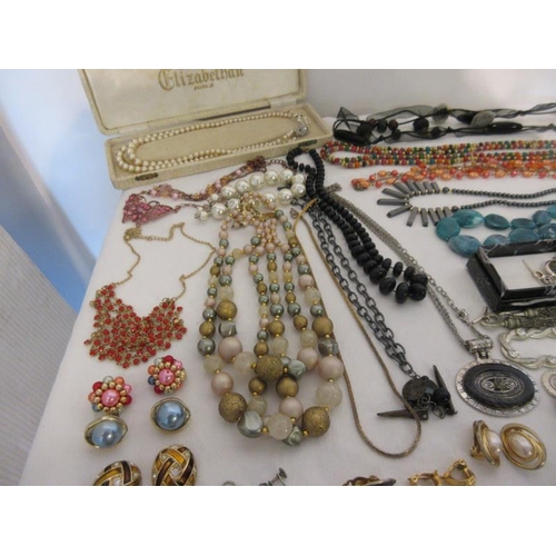 198 - Large quantity of costume jewellery.