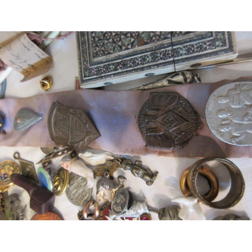 201 - Mixed lot of costume jewellery, old Elgin watch, brass shell case, old arrows, etc.