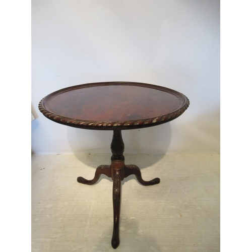 220 - A good antique mahogany wine table, the circular top with rope edge decoration raised on carved cent... 