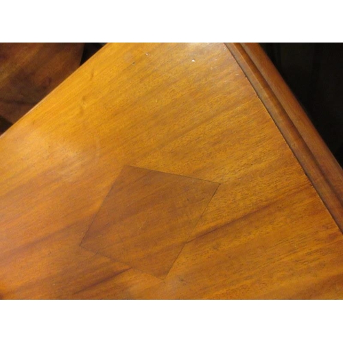 81 - Victorian mahogany dining table with 2 additional leaves & raised on fluted legs. L. 133cm, W. 118cm... 