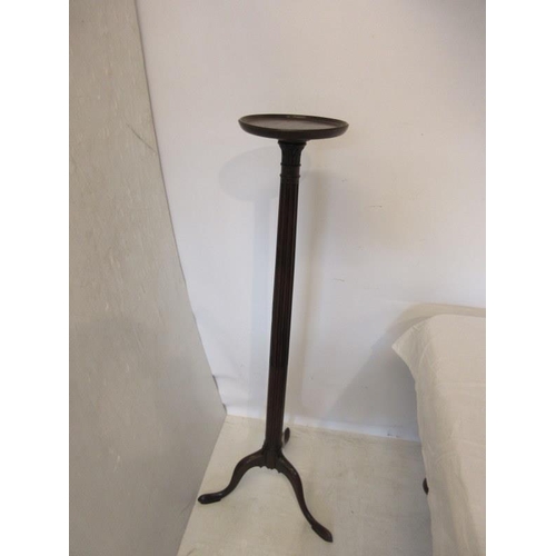 25 - Mahogany torchere, the fluted column raised on tripod base. H. 129cm, (old repair on tripod).