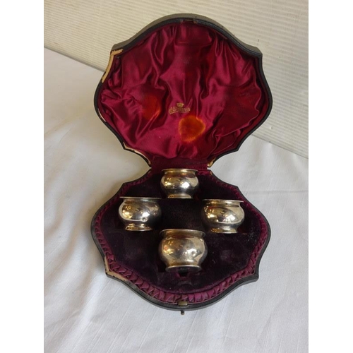 424 - A cased set of four silver salts. Birmingham 1923.