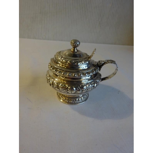 429 - Silver mustard pot with lid. Birmingham 1893. 4 troy ozs.