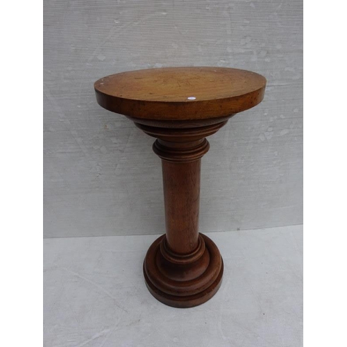 116 - A good quality oak pedestal. H. 97cm.