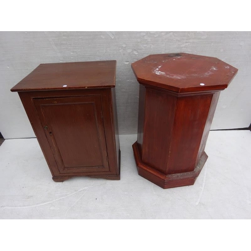 19 - Two timber pedestals. H. 79cm approx.