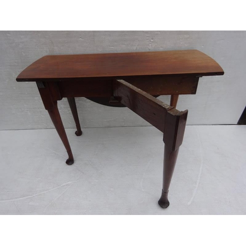 22 - Part mahogany drop leaf table, low bench and a stool. (3)