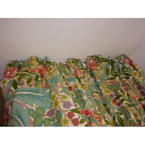 274 - A pair of good quality curtains with tie backs. Width 420cm, Length 220cm approx.