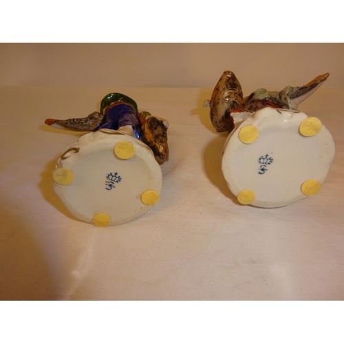 41 - A pair of Capidomonte porcelain figures. Height 14cm approx.