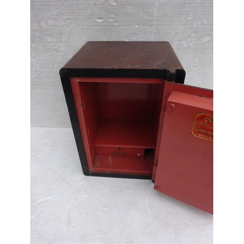 64 - Old metal safe and key. H. 62cm, W. 44cm, D. 38cm approx.