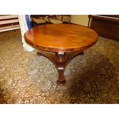 68 - Victorian mahogany circular dining table on pod support. Diameter 137cm approx.