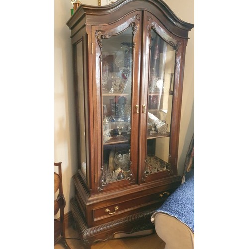 282 - Chippendale style two door mahogany drawing room cabinet, the base fitted with a drawer.