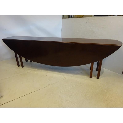 102 - Fine mahogany hunt table raised on square legs. Length 9ft, width fully opened 5ft 2