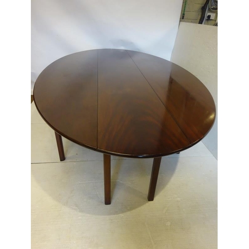 102 - Fine mahogany hunt table raised on square legs. Length 9ft, width fully opened 5ft 2