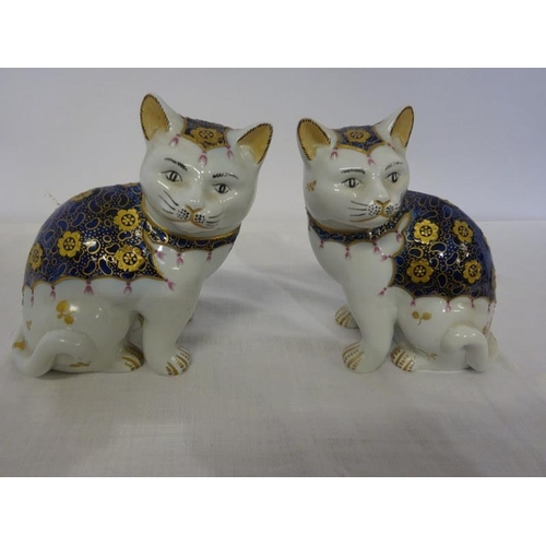 103 - A pair of Mangani porcelain cat figures. H. 16cm approx.