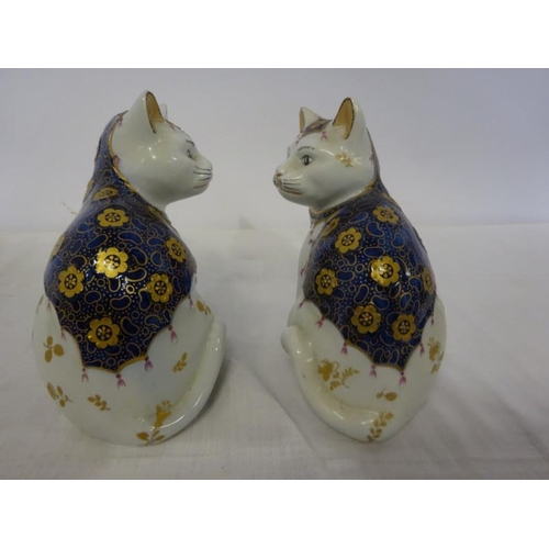 103 - A pair of Mangani porcelain cat figures. H. 16cm approx.