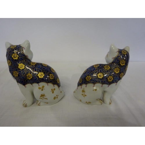 103 - A pair of Mangani porcelain cat figures. H. 16cm approx.