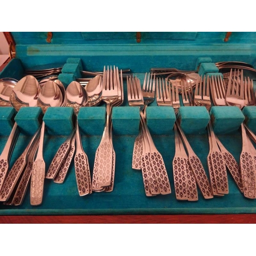 162 - Viners of Sheffield canteen and an Edwardian cased set of fruit knives and forks. (one fork damaged)