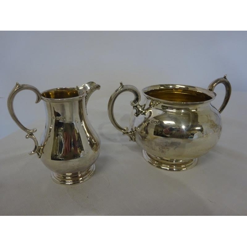 168 - English silver sugar bowl and milk jug. Sheffield 1900. 20 troy ozs.