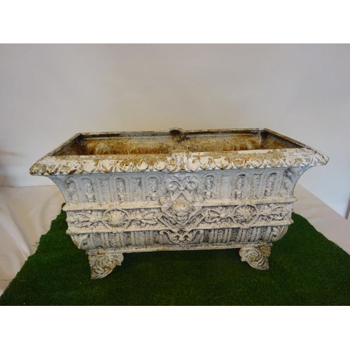 200 - A good Victorian cast iron garden planter raised on shaped feet. W. 60cm H. 40cm D. 30cm approx.