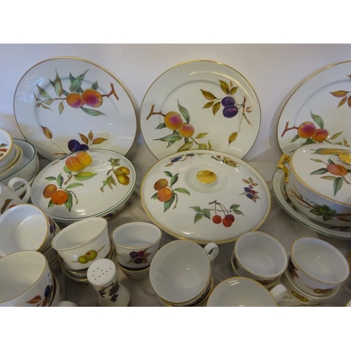 259 - Large collection of Royal Worcester Evesham chinaware approx 101 pieces.