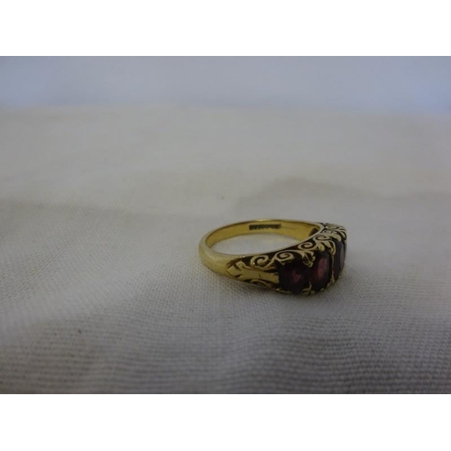 274 - 9ct gold garnet ring. Size O.