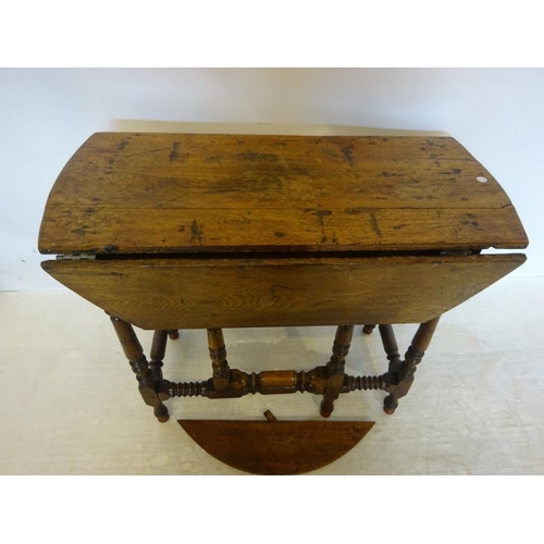 41 - Early antique oak drop leaf table raised on turned legs with cross stretchers. L. 86cm closed, 107cm... 