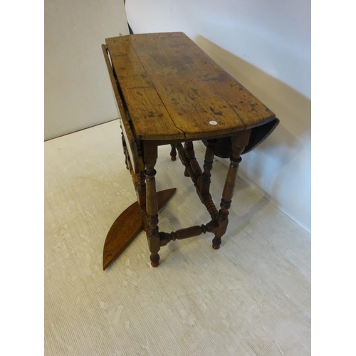 41 - Early antique oak drop leaf table raised on turned legs with cross stretchers. L. 86cm closed, 107cm... 