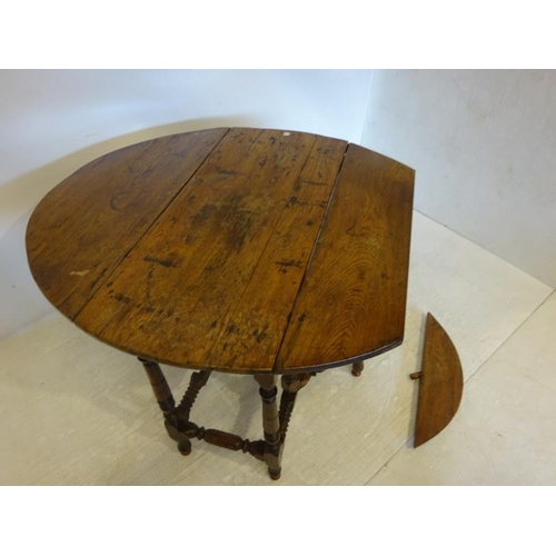 41 - Early antique oak drop leaf table raised on turned legs with cross stretchers. L. 86cm closed, 107cm... 