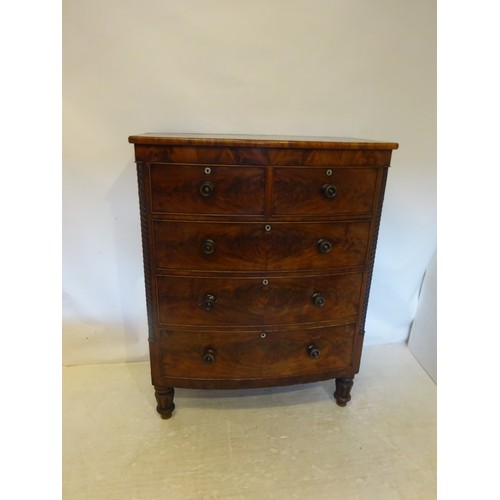 321 - A good Victorian mahogany bow shaped chest of drawers. Width 110cm, Depth 55cm, Height 140cm approx.