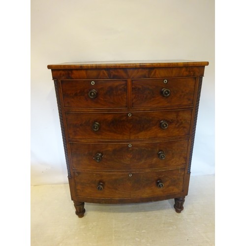 321 - A good Victorian mahogany bow shaped chest of drawers. Width 110cm, Depth 55cm, Height 140cm approx.