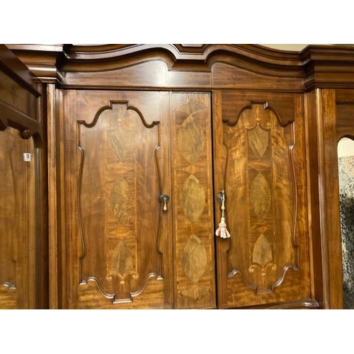 113 - An excellent quality Edwardian inlaid mahogany wardrobe having mirror and cupboard doors, shaped dra... 