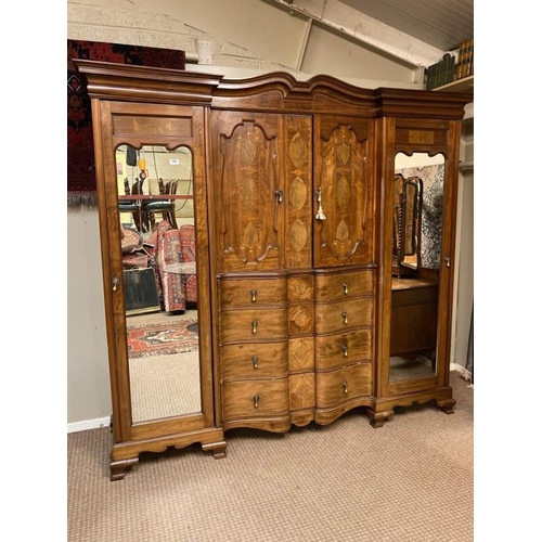 113 - An excellent quality Edwardian inlaid mahogany wardrobe having mirror and cupboard doors, shaped dra... 