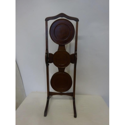 132 - A good Edwardian mahogany folding and adjustable cake stand.