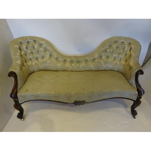 138 - A good Victorian mahogany framed butterfly couch having buttoned back Damask upholstery. L. 170cm, H... 