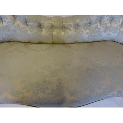 138 - A good Victorian mahogany framed butterfly couch having buttoned back Damask upholstery. L. 170cm, H... 