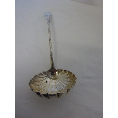 173 - Georgian silver ladle with shell bowl, London 1791, 6 troy ozs.