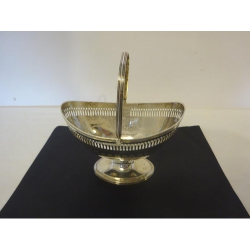 174 - Georgian silver sugar basket by Henry Chawner, London 1790, 8 troys.