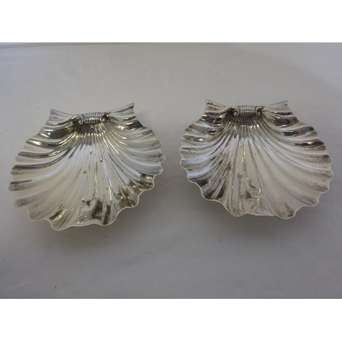 175 - A pair of shell shaped dishes on feet by Joseph Angel, London 1839, 13 troy ozs.