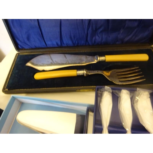 186 - A quantity of plated cased sets to include fish servers, fish knives and forks, etc.  (7)