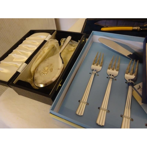 186 - A quantity of plated cased sets to include fish servers, fish knives and forks, etc.  (7)