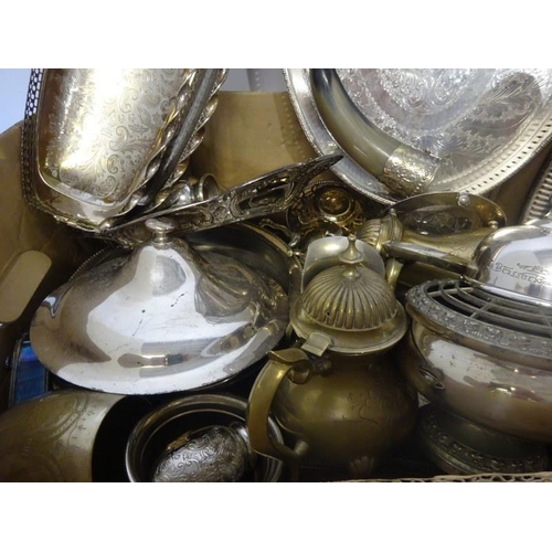 188 - Boxed lot of plated ware.