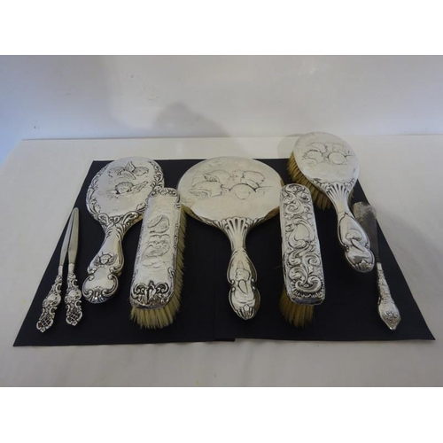 192 - English silver dressing set, London & Chester. (7)