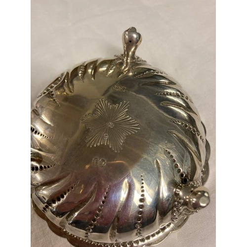 204 - Neat sized English silver bowl on lion mask feet, London 1861. 5 troy ozs . Diameter 12cm