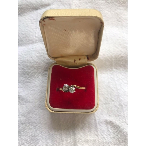 208 - Very good quality 18 carat gold two stone diamond ring. Size O.