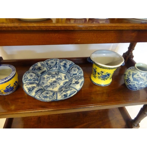 301 - Collection of blue and white & yellow and blue chinaware. 15 pieces approx.