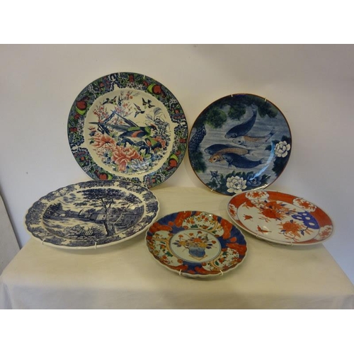 320 - A collection of five circular china wall plaques, Imari, etc.