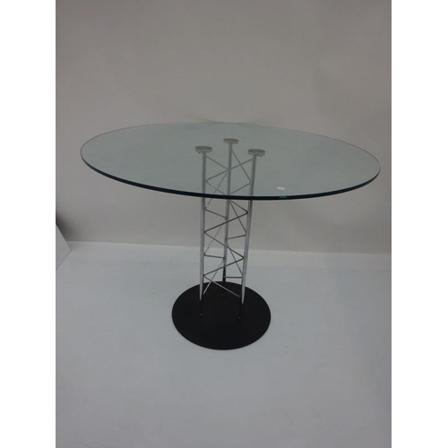 329 - Circular glass top table on metal support. Diameter 100cm approx.