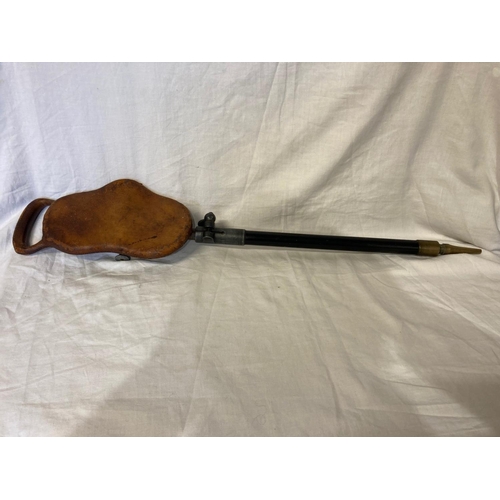 353 - Good antique telescopic shooting stick with leather seat by William Mills of Birmingham.